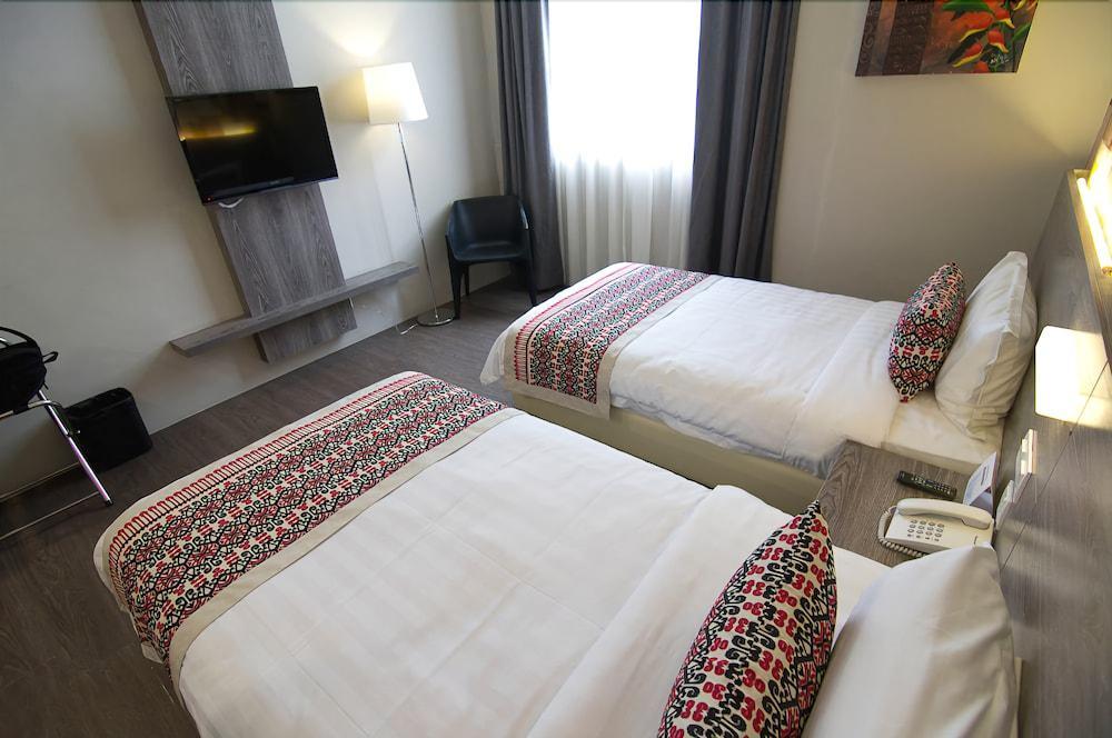Ajang Hotel Miri Extérieur photo