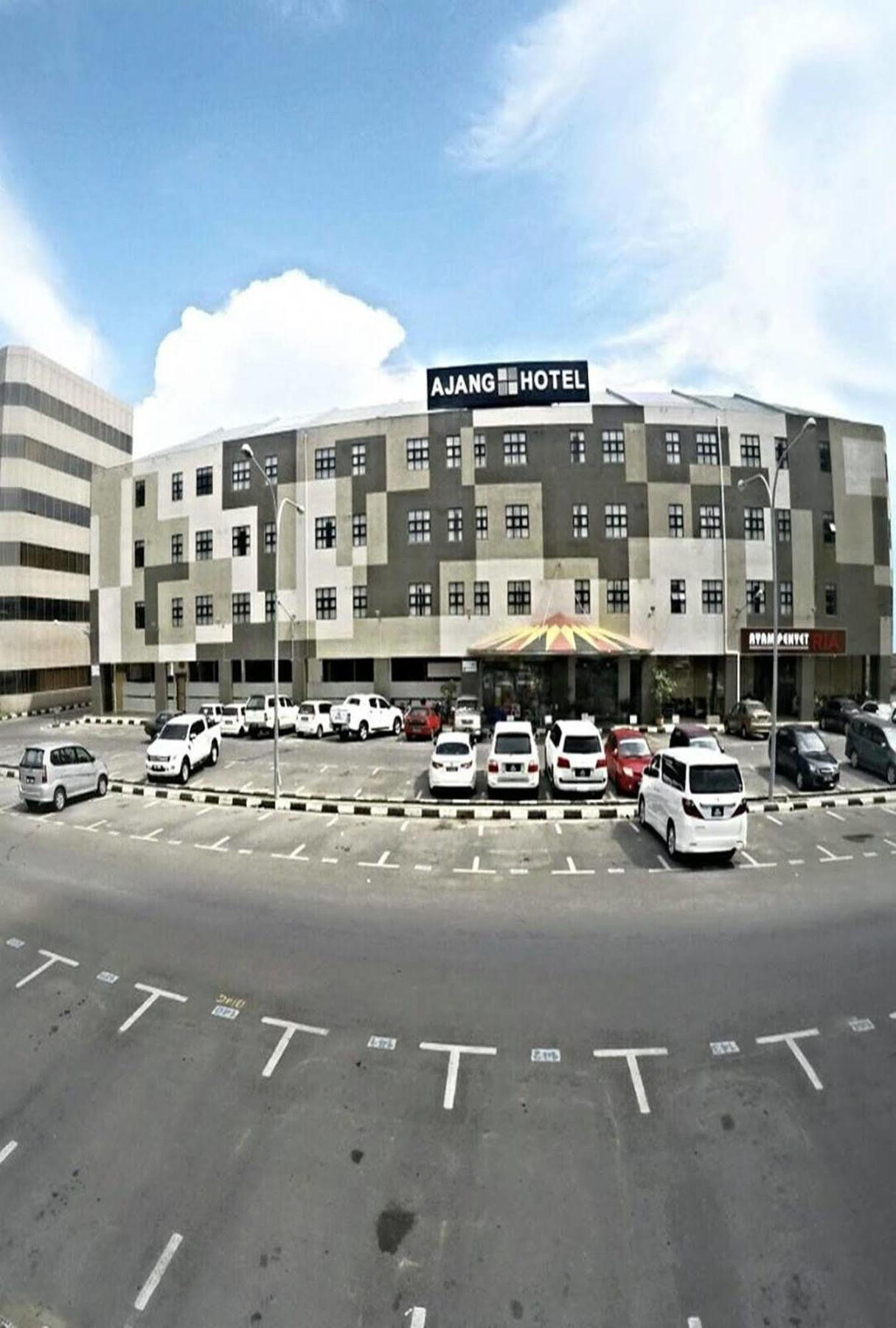 Ajang Hotel Miri Extérieur photo