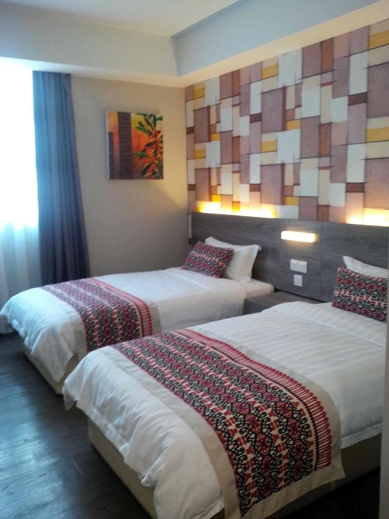 Ajang Hotel Miri Extérieur photo
